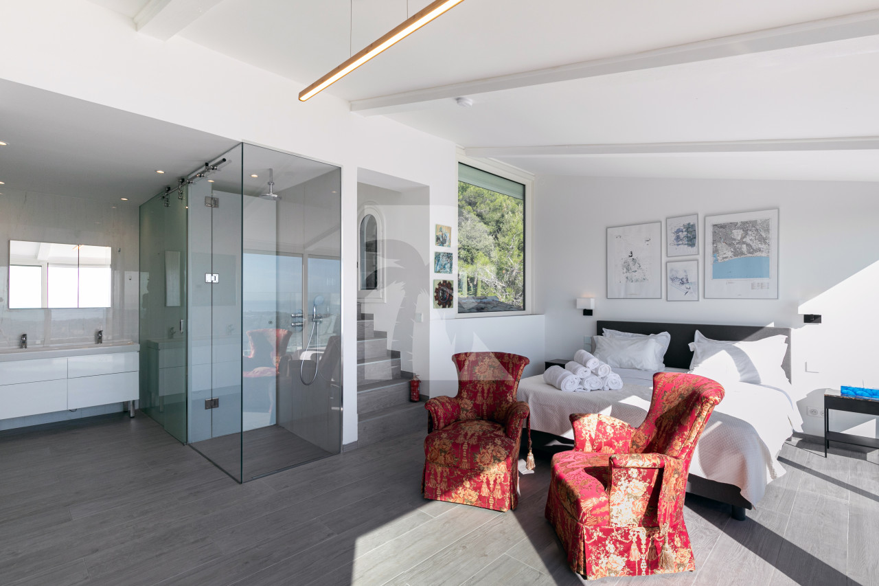 villa in Cannes : Rent gorgeous 7-bedroom villa with sea view in the heights of Cannes - Photo 9