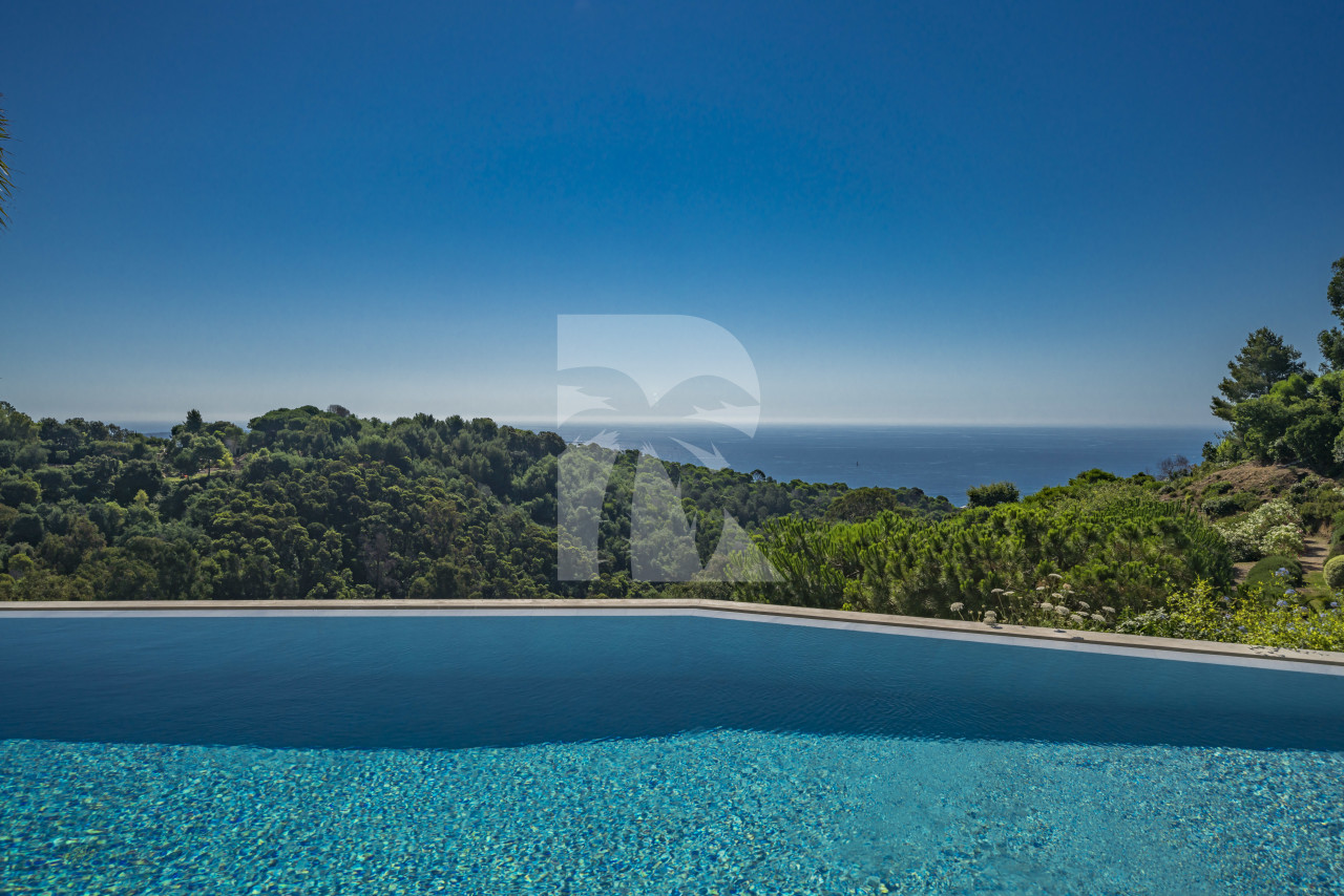 villa in Cannes : Rent brand new villa with amazing sea views and infinity swimming pool  in Cannes - Photo 0