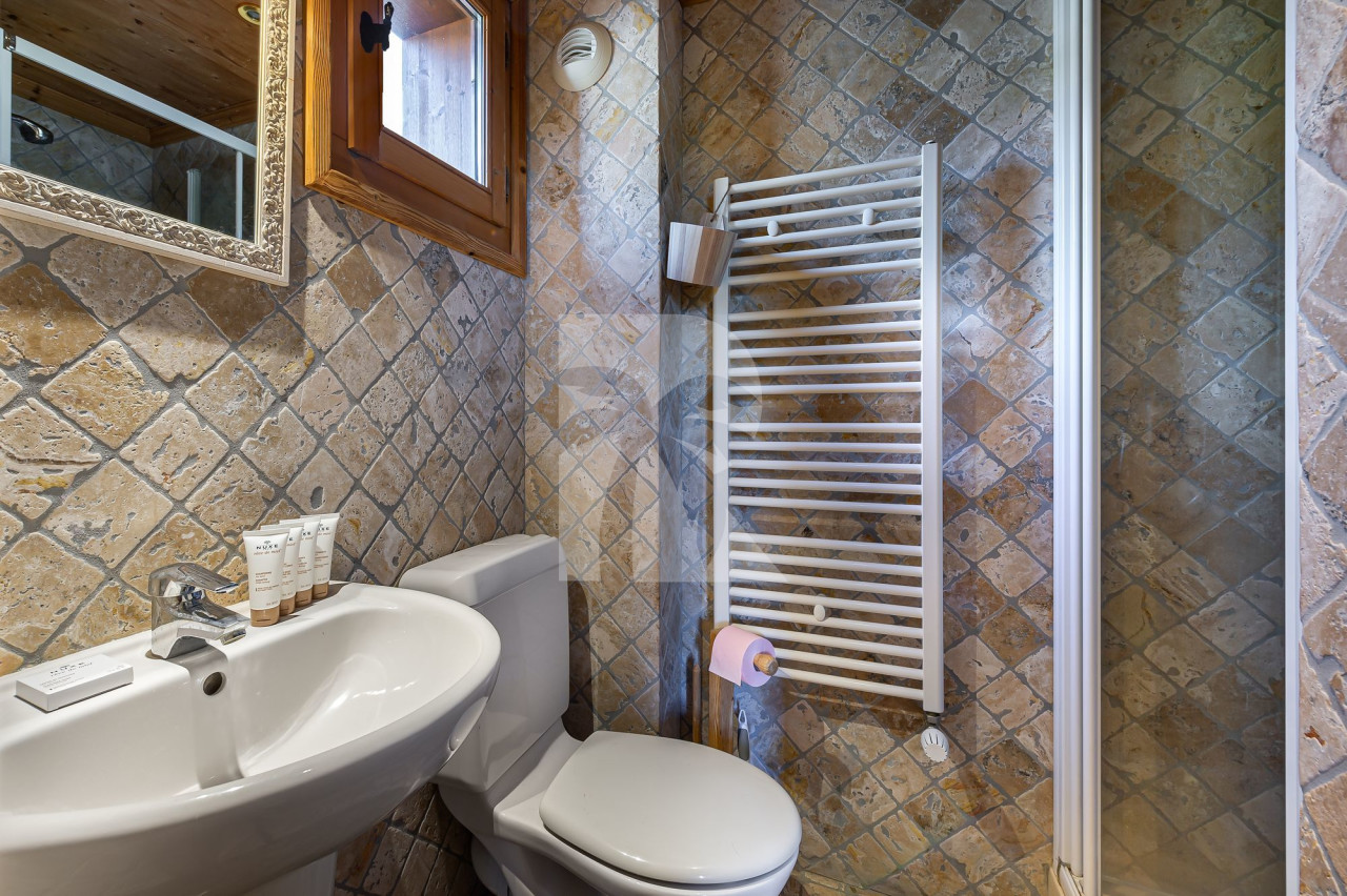 villa in Courchevel : Rent this cosy chalet, perfect for a family - Photo 9