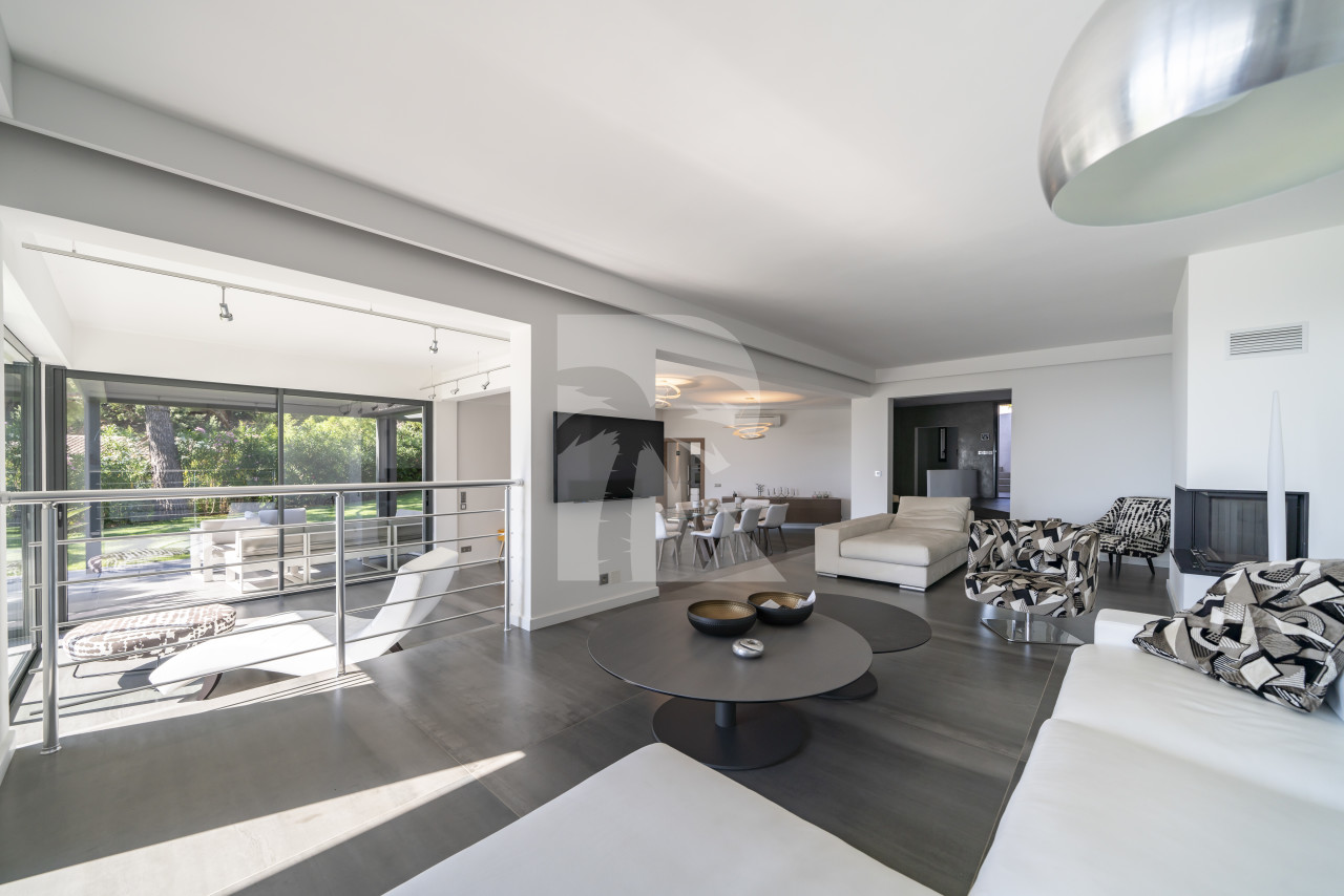 villa in Cannes : Rent brand new villa with amazing sea views and infinity swimming pool  in Cannes - Photo 6