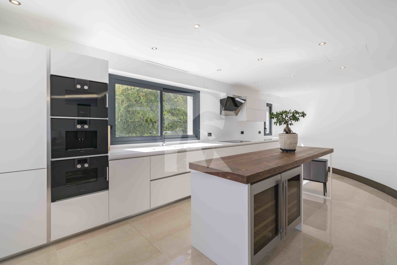 villa in Cannes : Rent this brand new villa located in one of the most sought after area in Cannes. - Photo 9