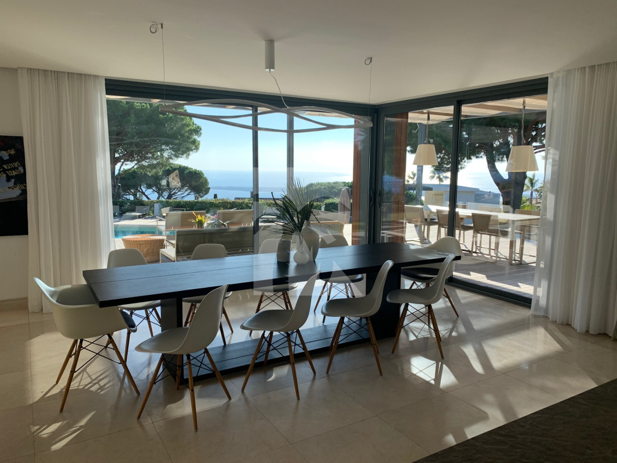 villa in Cannes : Rent Ultra Modern 7 bedroom villa overlooking the Islands off Cannes with easy access into the Croisette - Photo 4