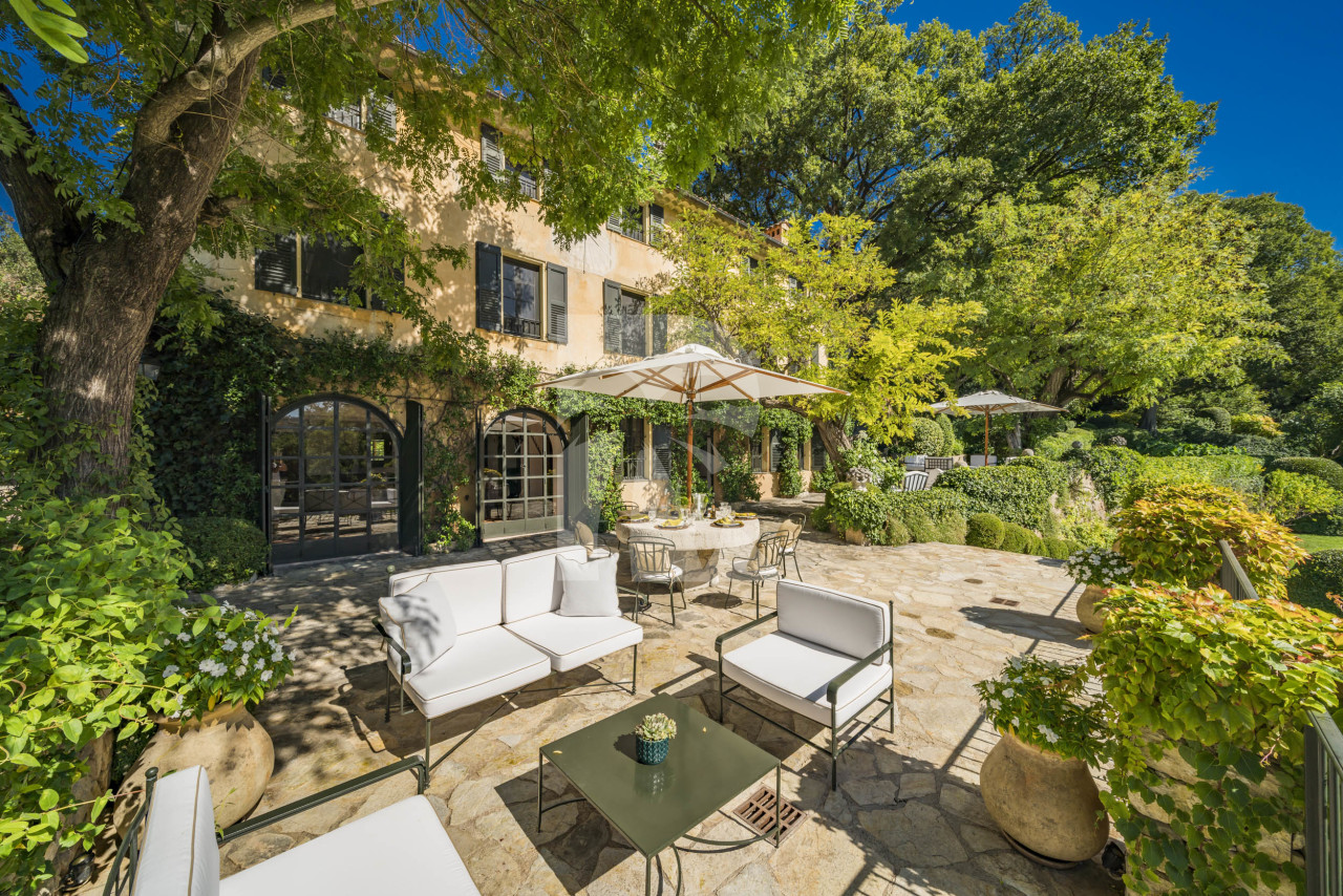 villa in Mougins : Rent this magnificent 6 bedroom domaine located in a magical setting with a Tennis court - Photo 0