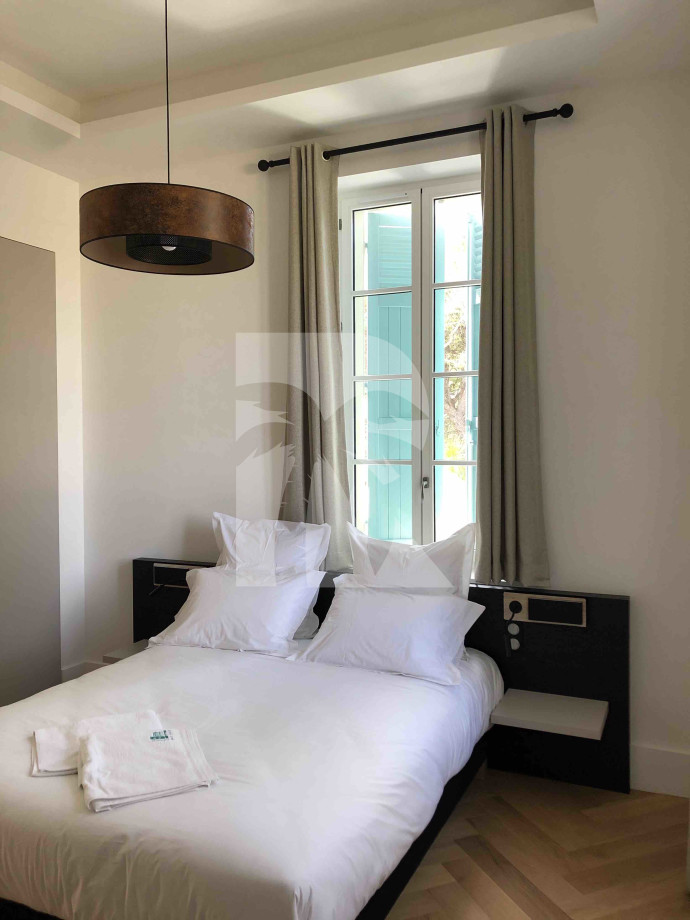 villa in St Tropez : Rent this incredible castle completely renovated with an amazing location. - Photo 11
