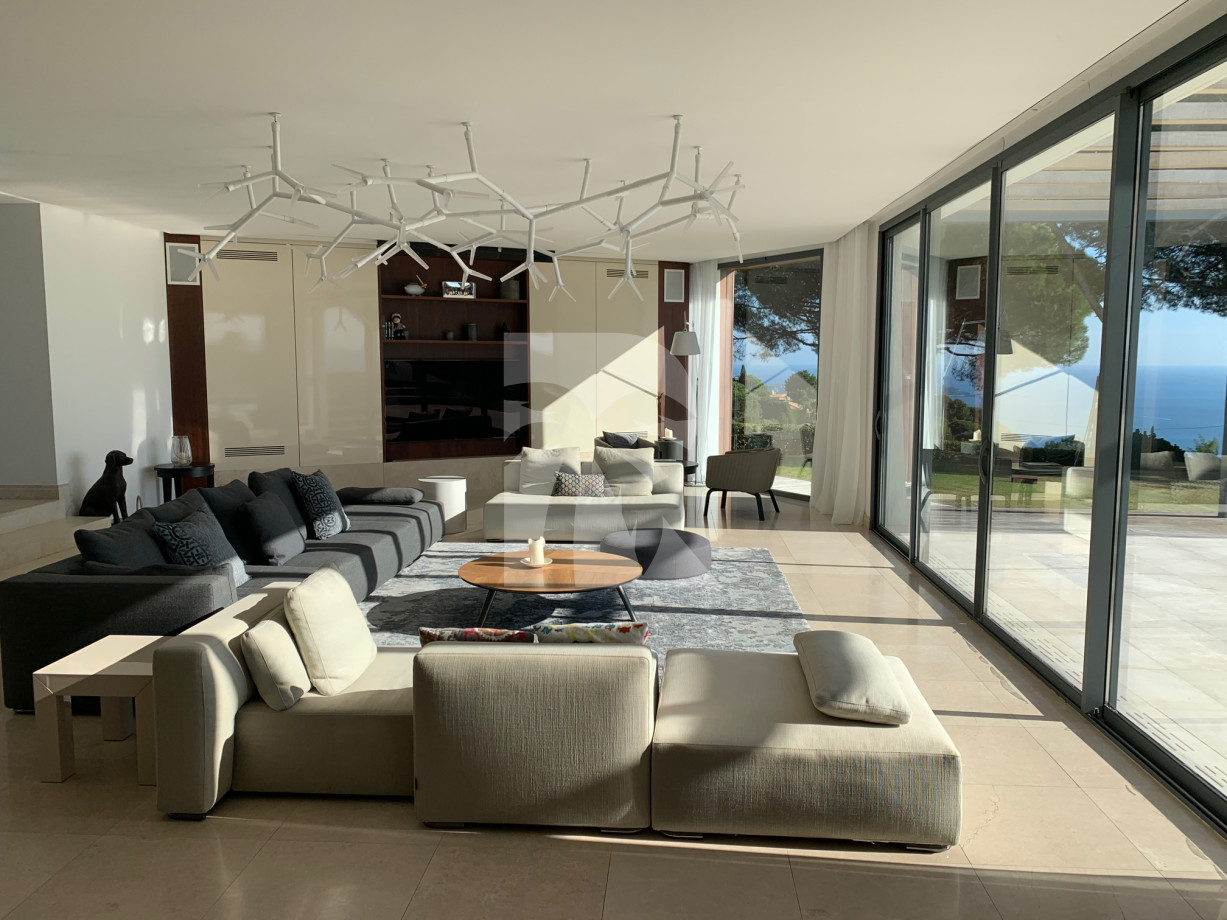 villa in Cannes : Rent Ultra Modern 7 bedroom villa overlooking the Islands off Cannes with easy access into the Croisette - Photo 3