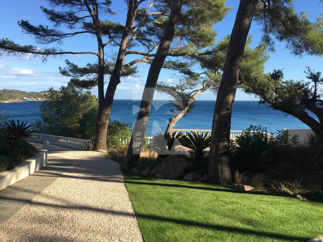 villa in St Tropez : Rent this incredible castle completely renovated with an amazing location. - Photo 3