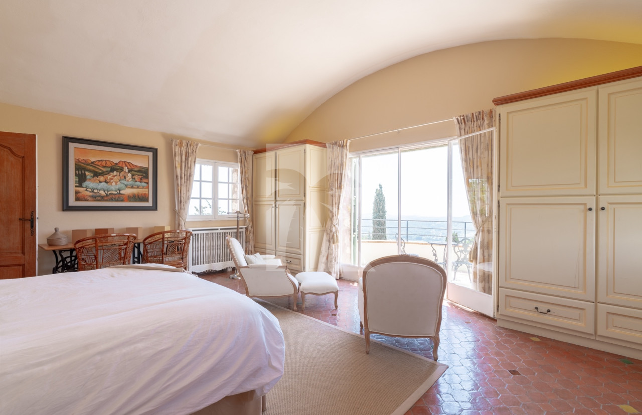 villa in Châteauneuf-Grasse : Rent magnificent villa with a breathtaking view over the French Riviera - Photo 9