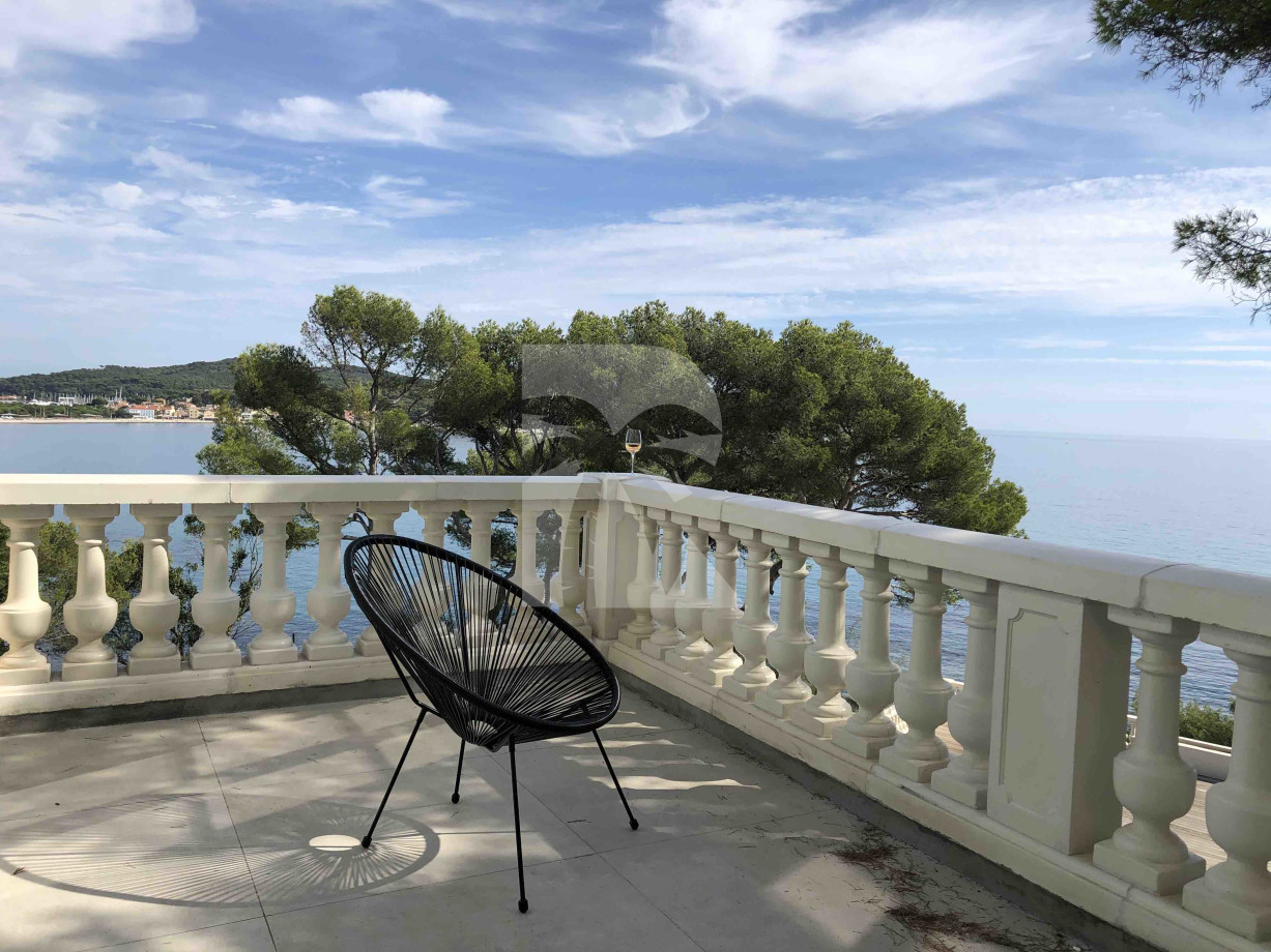 villa in St Tropez : Rent this incredible castle completely renovated with an amazing location. - Photo 2
