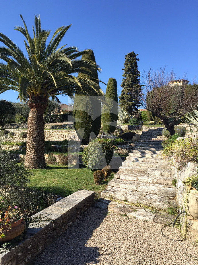 villa in Châteauneuf-Grasse : Rent magnificent villa with a breathtaking view over the French Riviera - Photo 4