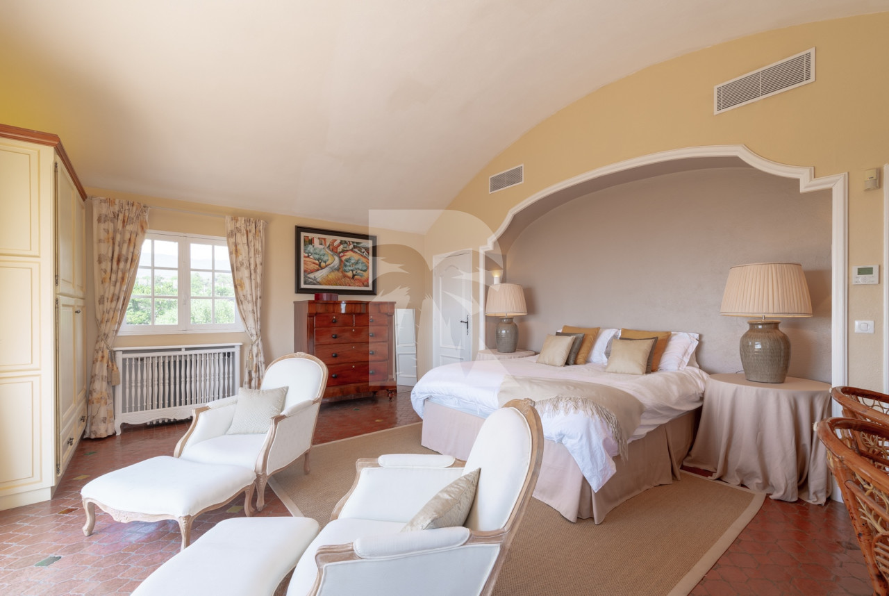 villa in Châteauneuf-Grasse : Rent magnificent villa with a breathtaking view over the French Riviera - Photo 8