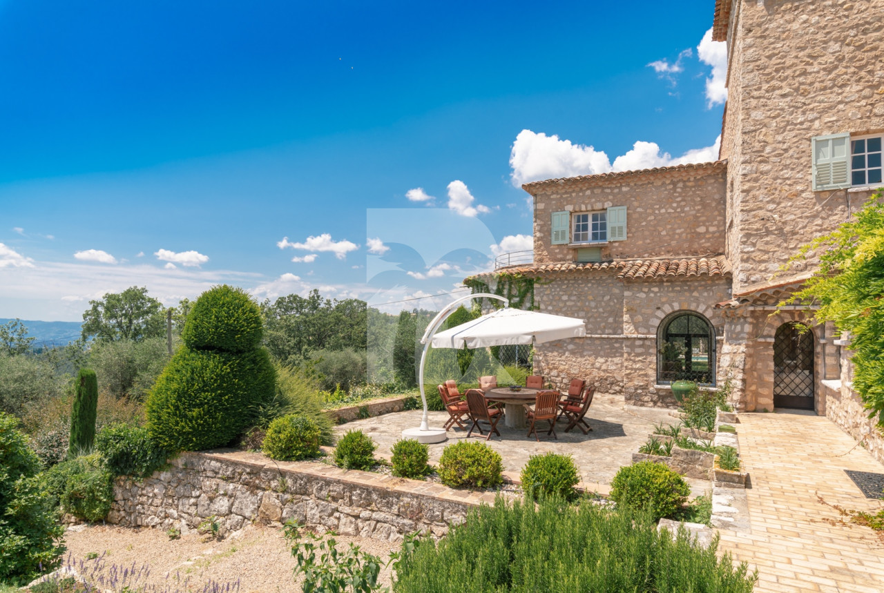 villa in Châteauneuf-Grasse : Rent magnificent villa with a breathtaking view over the French Riviera - Photo 0