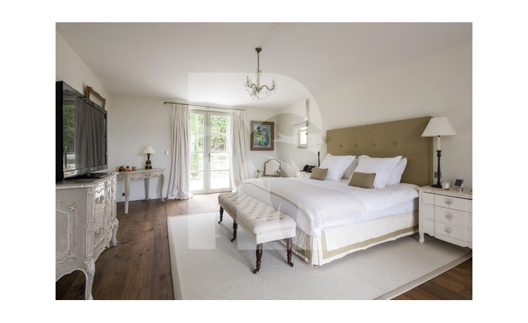 villa in Mougins : Rent wonderful 5 bedroom villa walking distance to Mougins Village - Photo 7