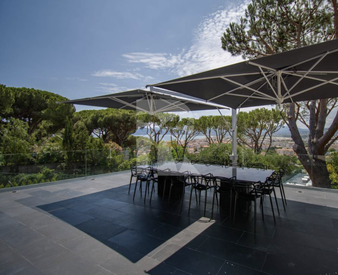 villa in Cannes : Rent this brand new renovated villa up to the hill in La Croix des Gardes - Photo 9