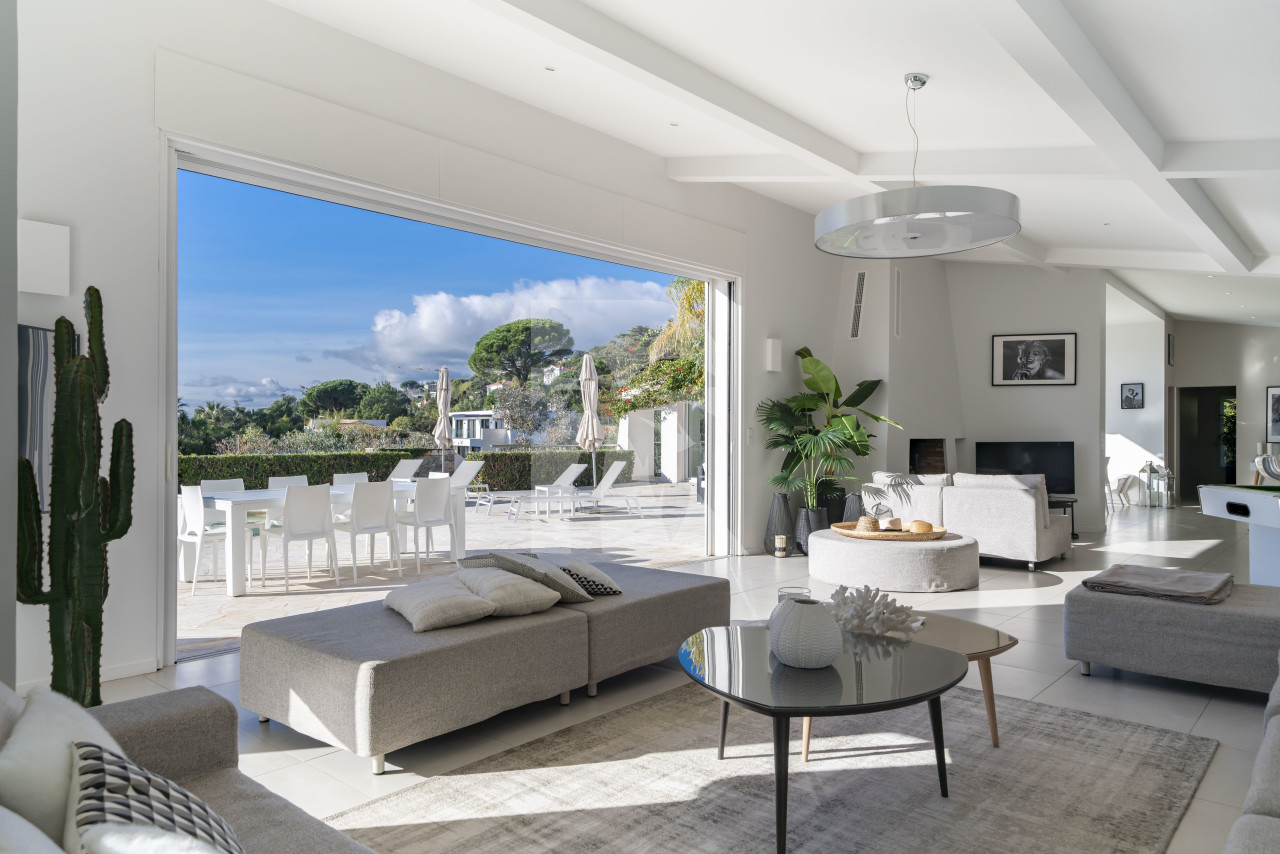 villa in Cannes : Rent this 6 bedroom villa with a gorgeous sea view. - Photo 3