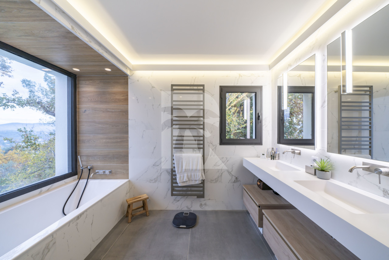 villa in Mougins : Rent this brand new villa located up to the hill in Mouans Sartoux with 5 bedrooms. - Photo 10