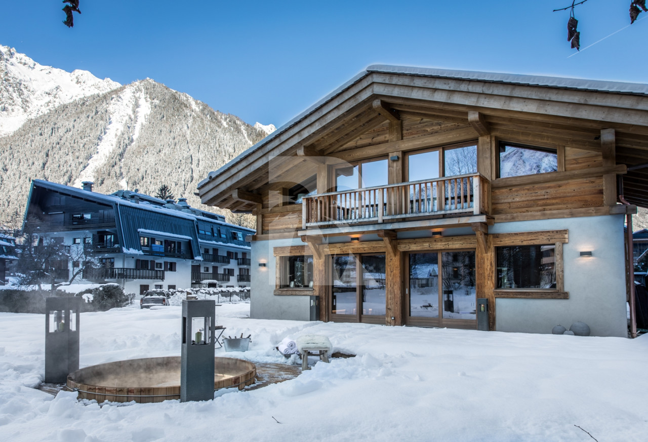 villa in Chamonix : Rent superb chalet in Chamonix with hot tub and cinema room - Photo 1