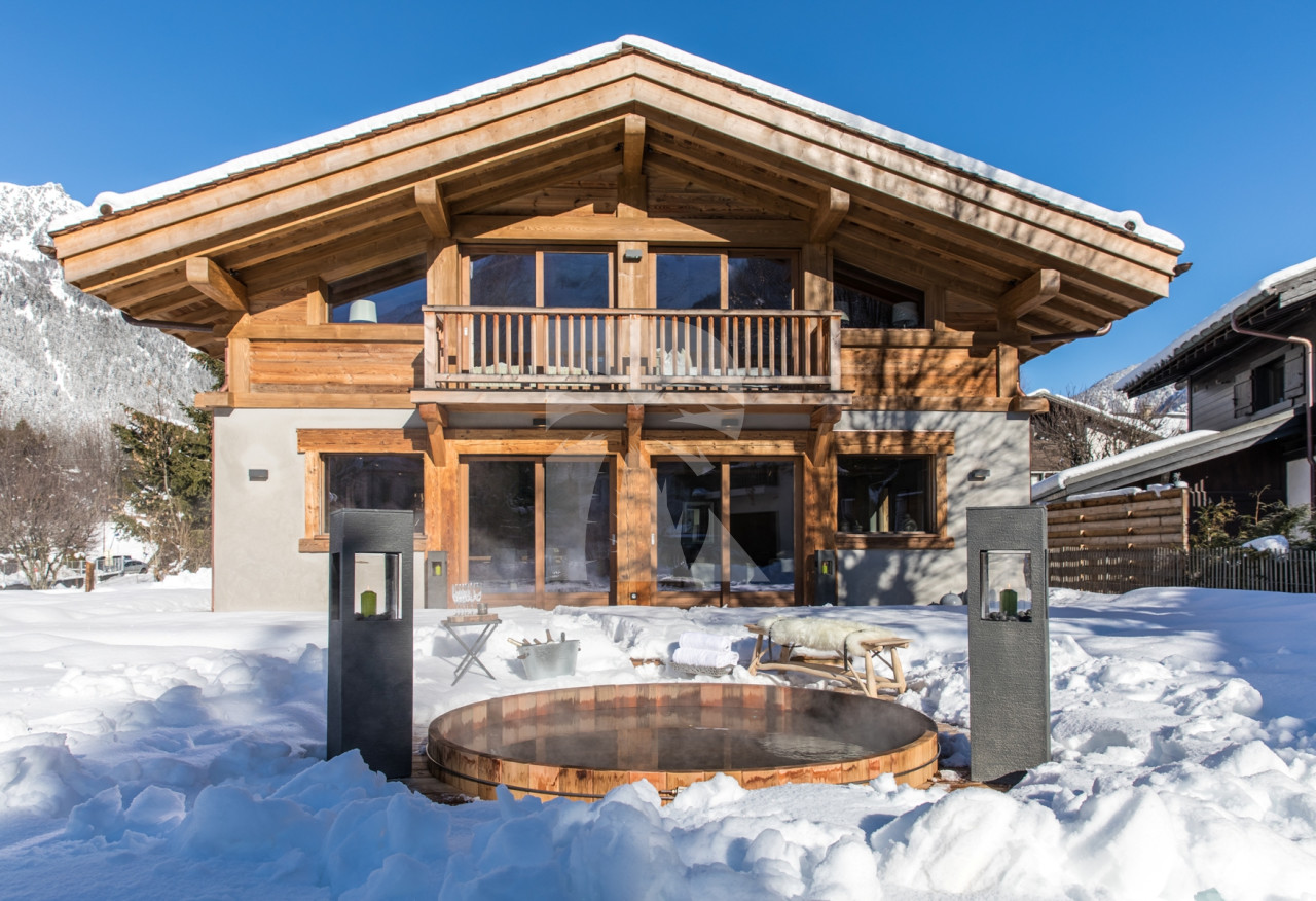 villa in Chamonix : Rent superb chalet in Chamonix with hot tub and cinema room - Photo 0