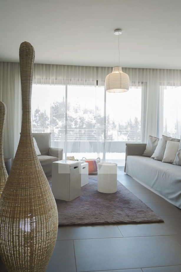villa in  : Rent this contemporary villa with direct access to the beach, pétanque court, helipad. - Photo 10