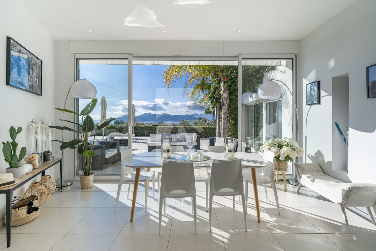 villa in Cannes : Rent this 6 bedroom villa with a gorgeous sea view. - Photo 5