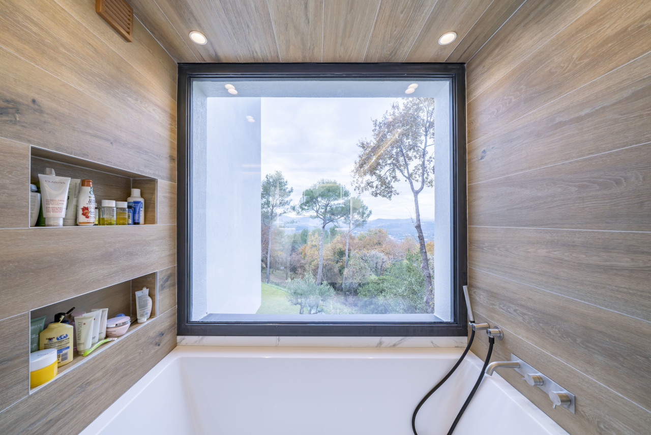villa in Mougins : Rent this brand new villa located up to the hill in Mouans Sartoux with 5 bedrooms. - Photo 11