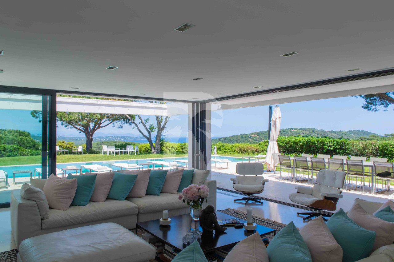 villa in St Tropez : Rent wonderful contemporary villa with sea view in Ramatuelle - Photo 2
