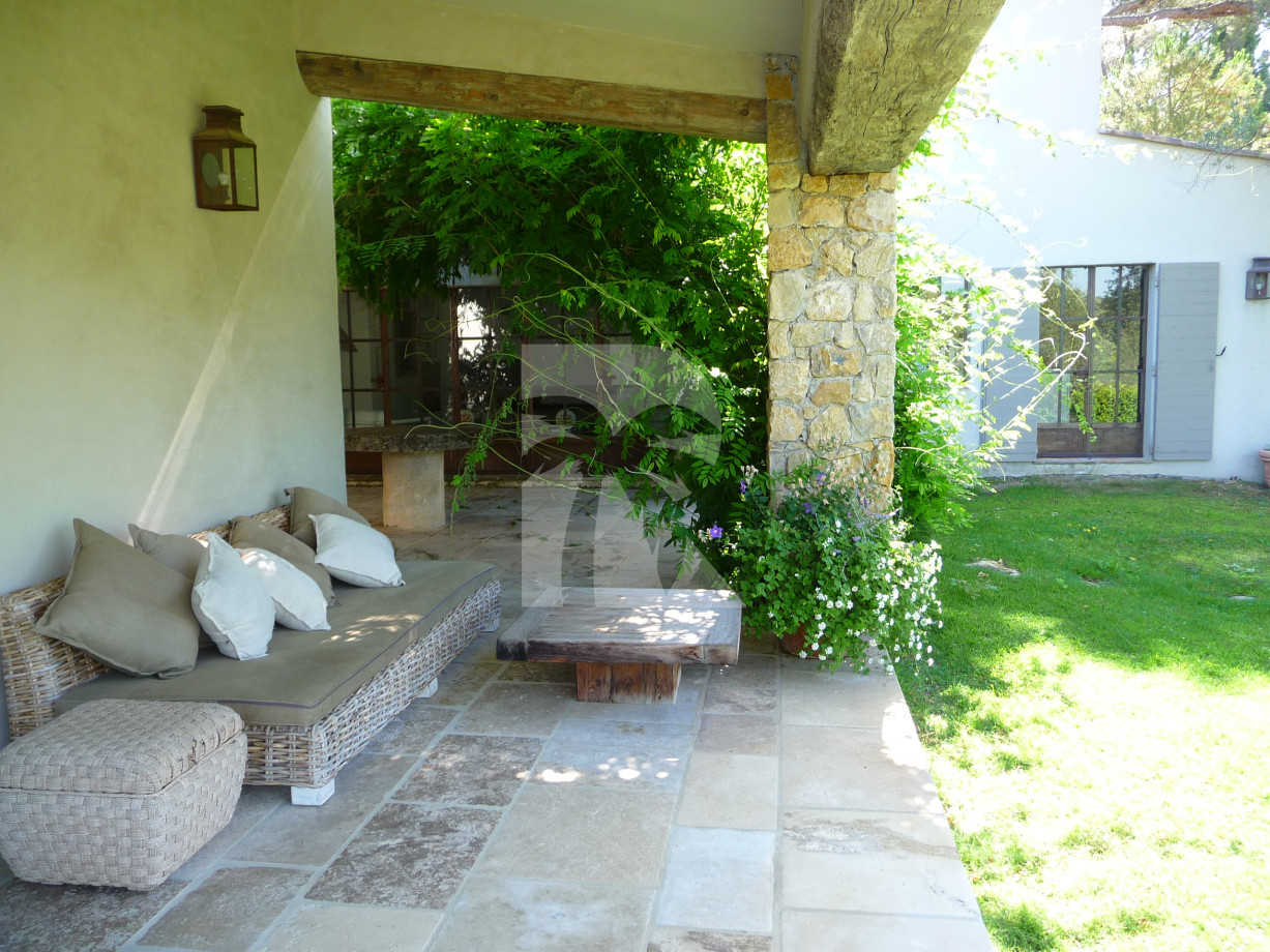 villa in Mougins : Rent this lovely Bastide in Mougins with 6 bedrooms and a tennis court. - Photo 7