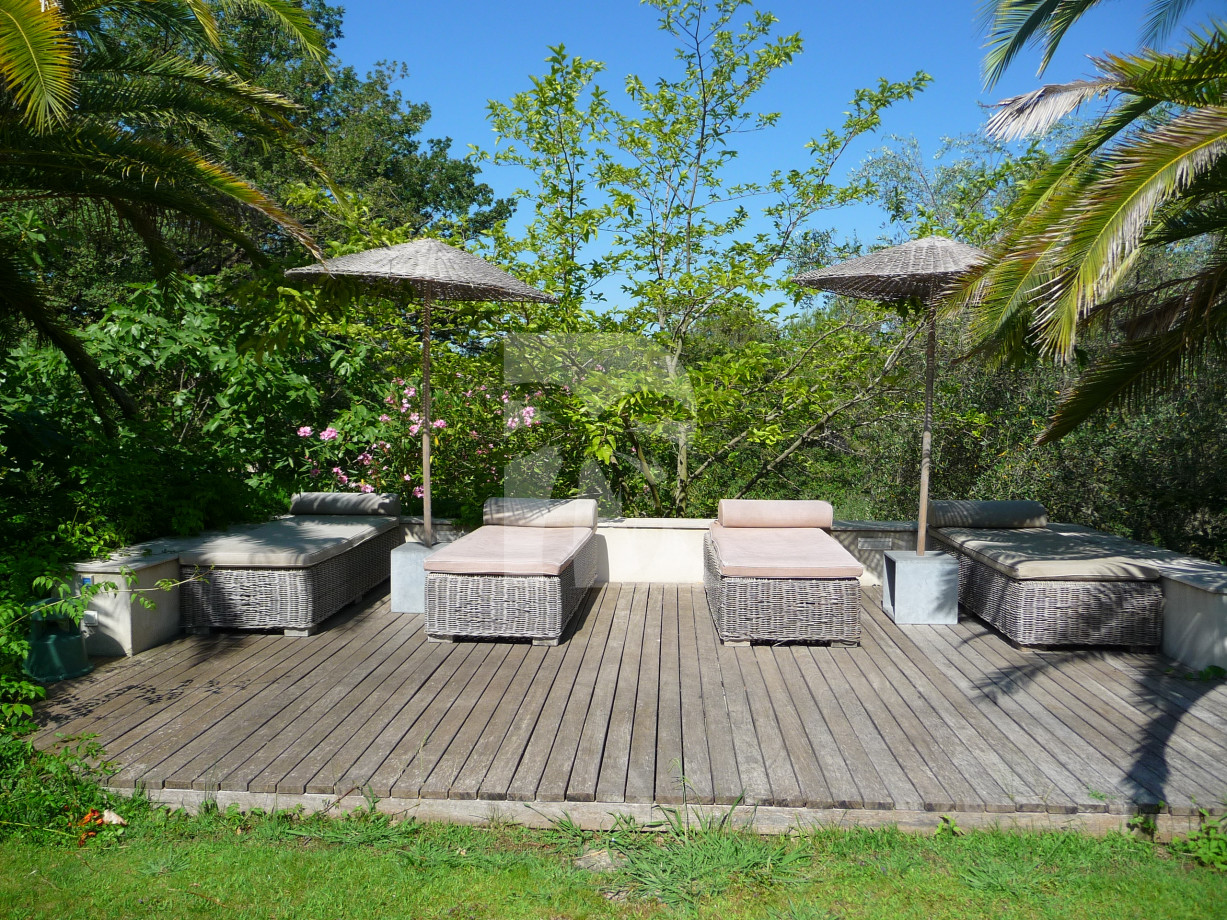 villa in Mougins : Rent this lovely Bastide in Mougins with 6 bedrooms and a tennis court. - Photo 12