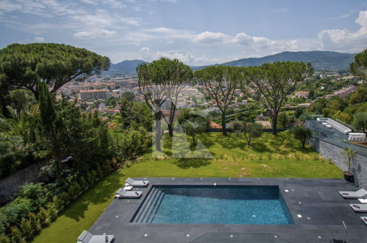 villa in Cannes : Rent this brand new renovated villa up to the hill in La Croix des Gardes - Photo 12