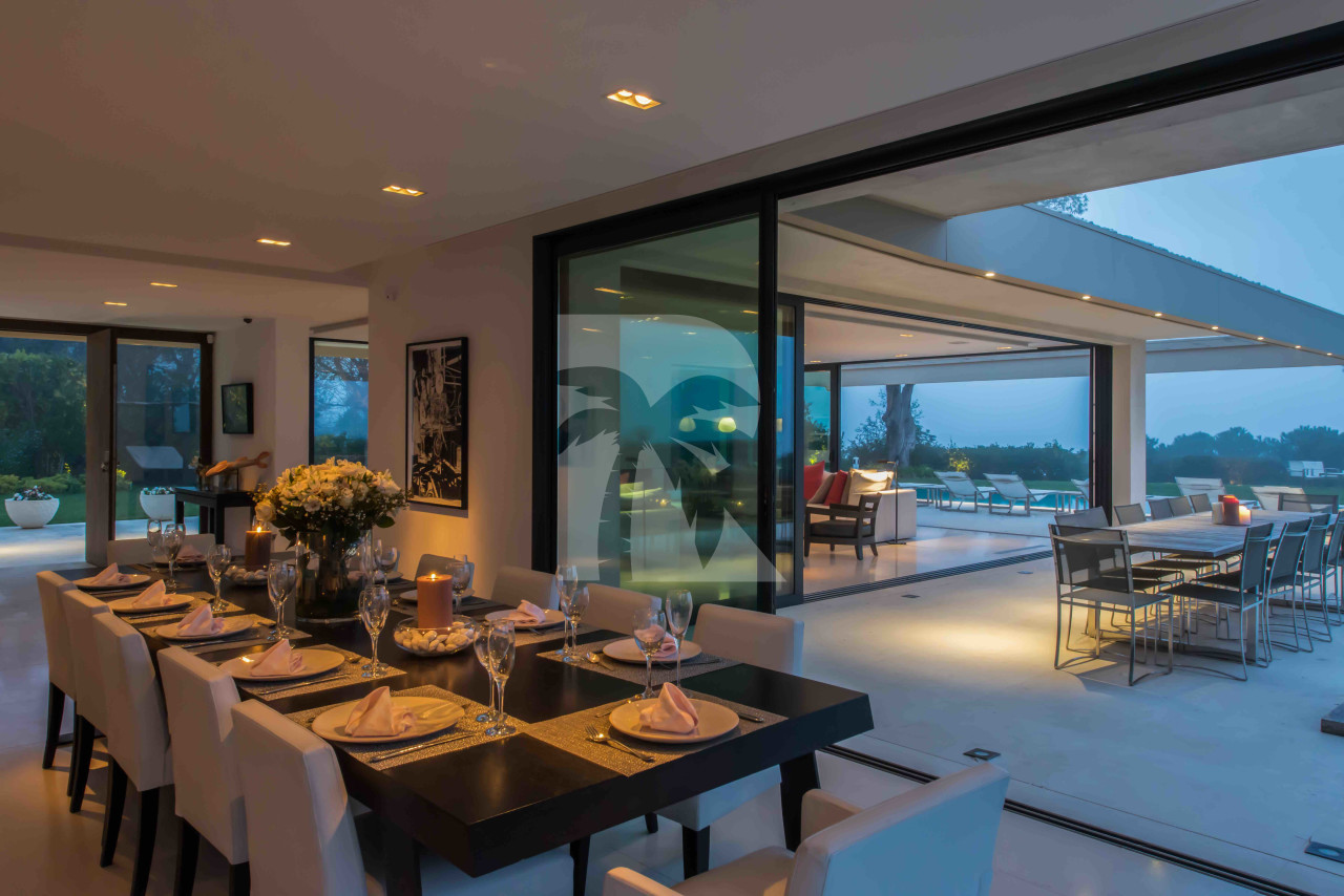 villa in St Tropez : Rent wonderful contemporary villa with sea view in Ramatuelle - Photo 8