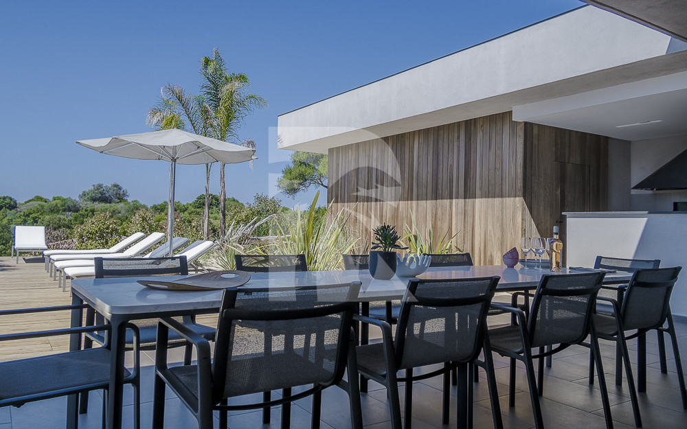 villa in  : Rent this contemporary villa with direct access to the beach, pétanque court, helipad. - Photo 0