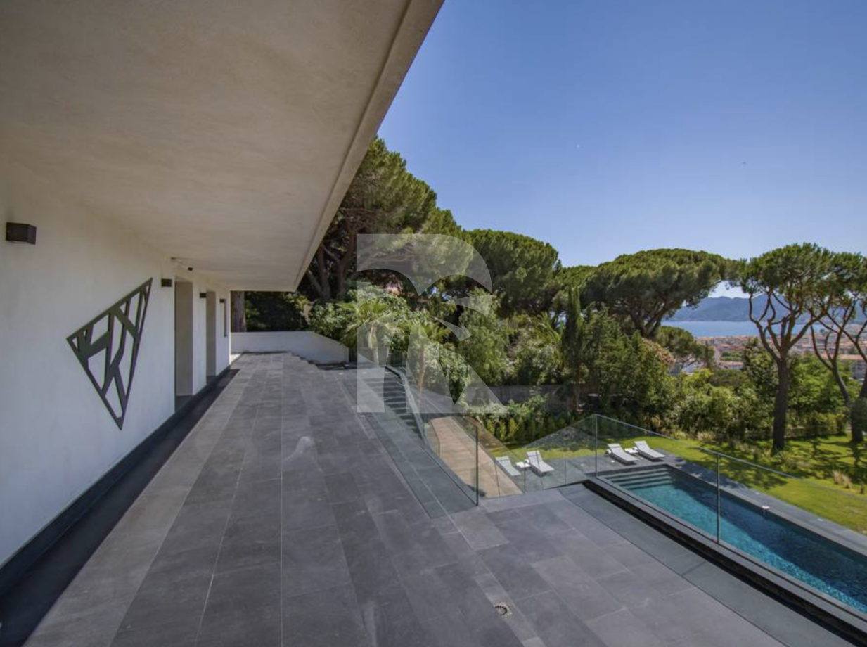 villa in Cannes : Rent this brand new renovated villa up to the hill in La Croix des Gardes - Photo 11