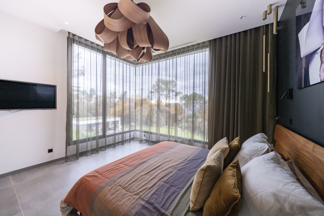 villa in Mougins : Rent this brand new villa located up to the hill in Mouans Sartoux with 5 bedrooms. - Photo 9