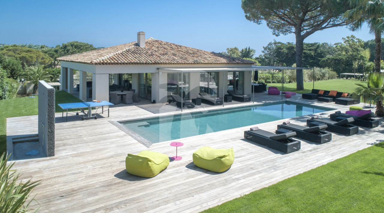 villa in St Tropez : Rent this contemporary villa located just a few minutes from the famous beach 'les Salins' which can accommodate up to 10 guests. - Photo 0