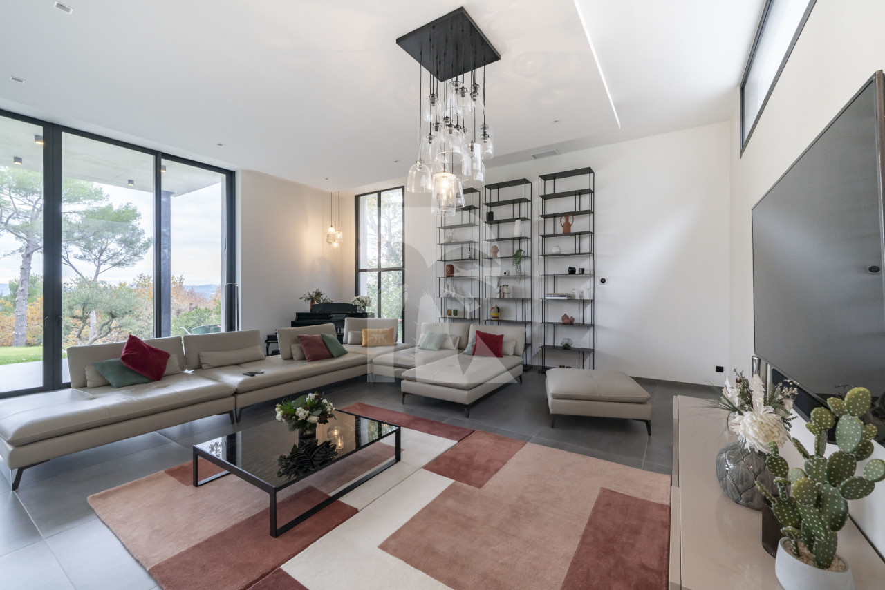 villa in Mougins : Rent this brand new villa located up to the hill in Mouans Sartoux with 5 bedrooms. - Photo 3