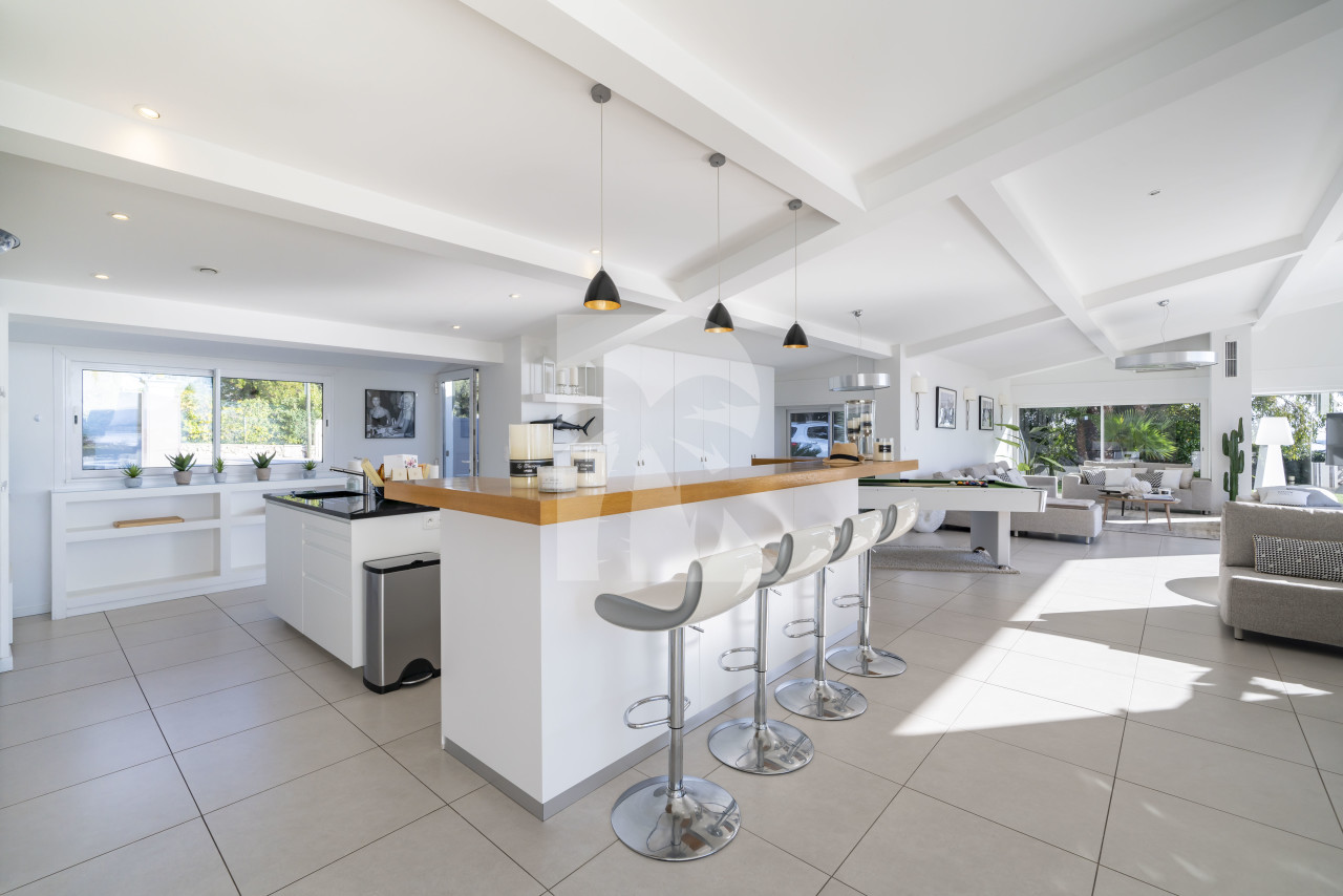 villa in Cannes : Rent this 6 bedroom villa with a gorgeous sea view. - Photo 7