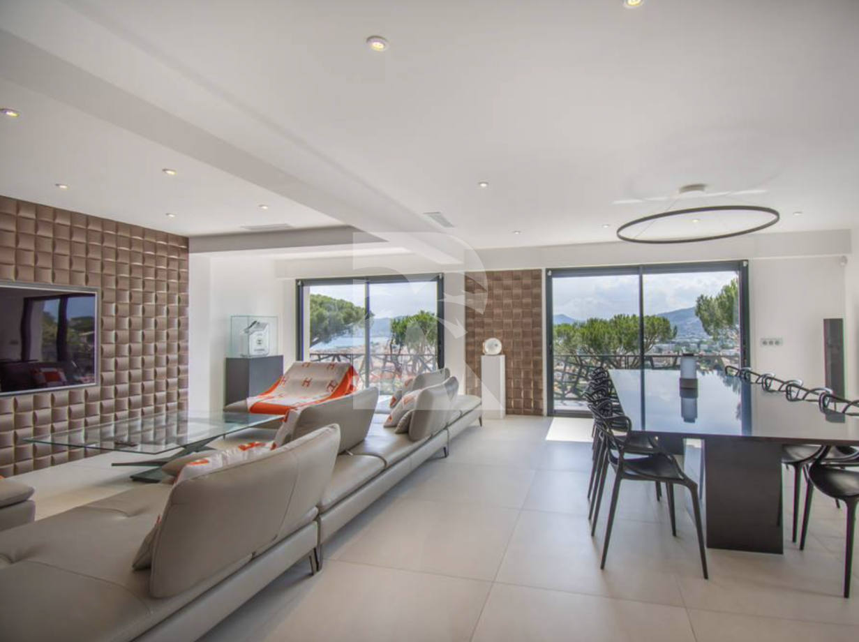villa in Cannes : Rent this brand new renovated villa up to the hill in La Croix des Gardes - Photo 2