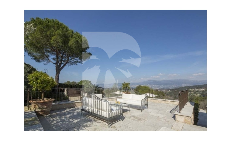 villa in Mougins : Rent wonderful 5 bedroom villa walking distance to Mougins Village - Photo 11