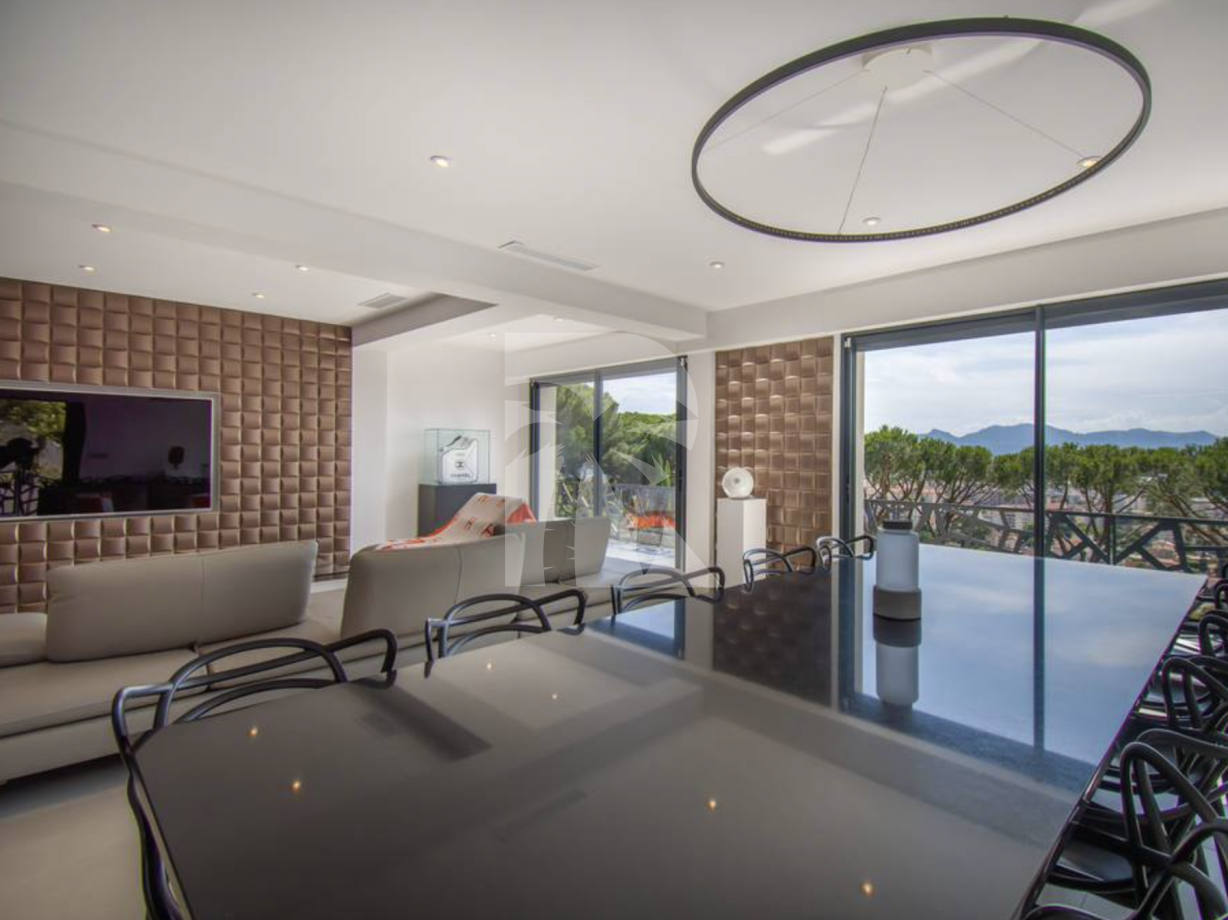 villa in Cannes : Rent this brand new renovated villa up to the hill in La Croix des Gardes - Photo 3