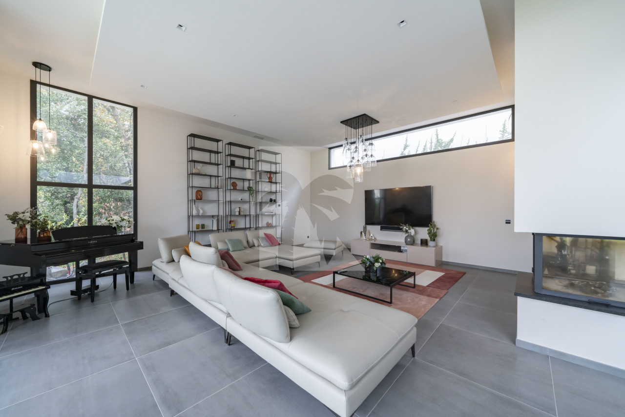 villa in Mougins : Rent this brand new villa located up to the hill in Mouans Sartoux with 5 bedrooms. - Photo 4
