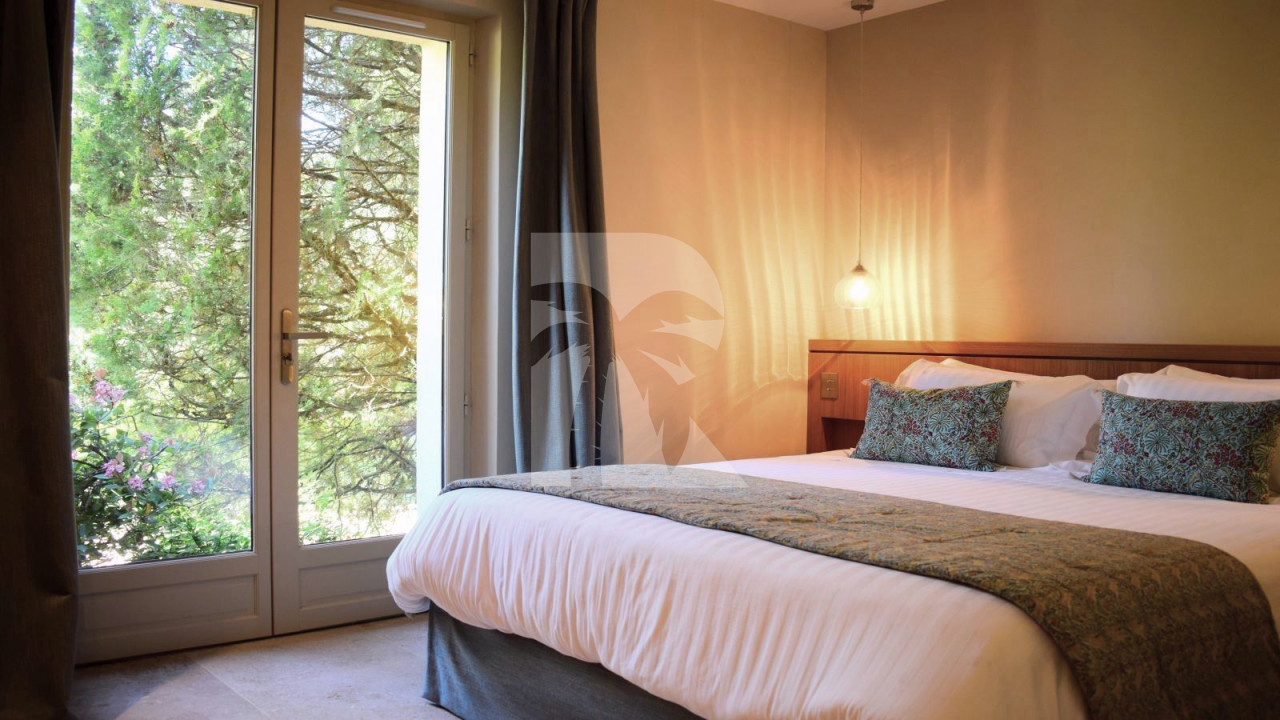 villa in St Tropez : Rent this beautiful newly renovated 7-bedrooms villa located in St Tropez - Photo 8