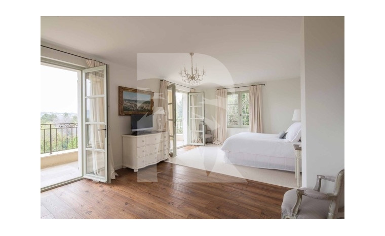 villa in Mougins : Rent wonderful 5 bedroom villa walking distance to Mougins Village - Photo 9