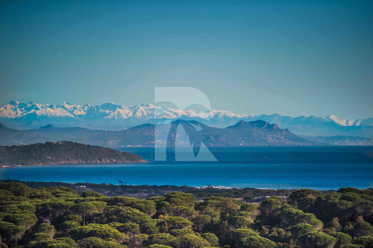 villa in St Tropez : Rent wonderful contemporary villa with sea view in Ramatuelle - Photo 1