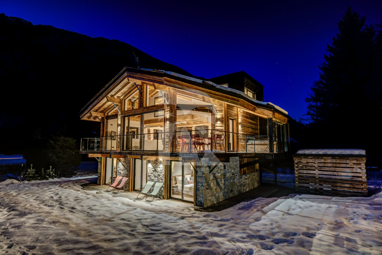 villa in Chamonix : Rent superb 5-bedroom chalet in Chamonix with indoor swimming pool - Photo 0