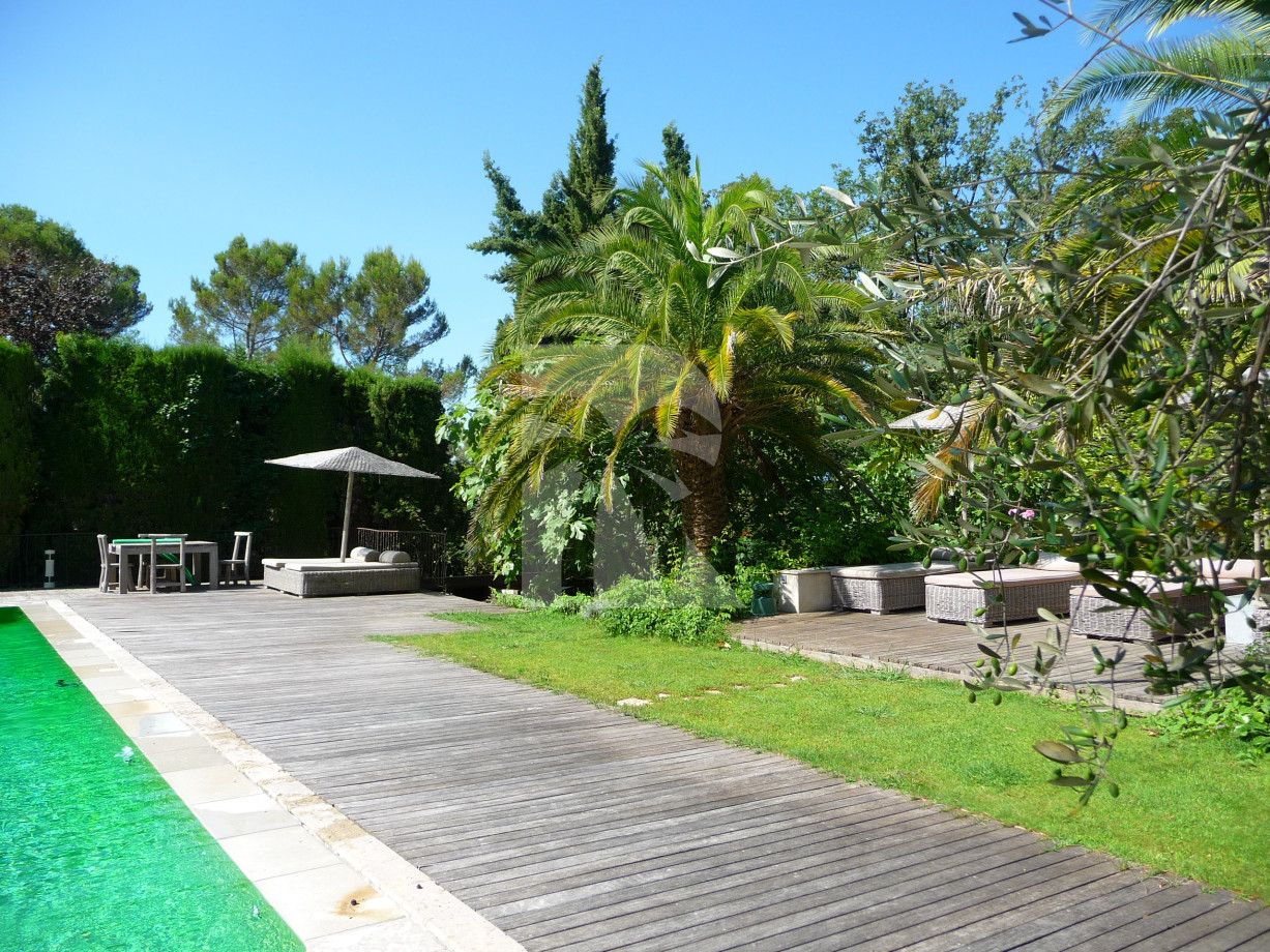 villa in Mougins : Rent this lovely Bastide in Mougins with 6 bedrooms and a tennis court. - Photo 11