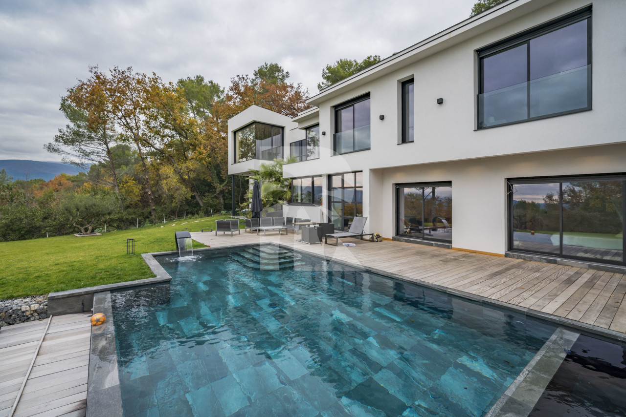 villa in Mougins : Rent this brand new villa located up to the hill in Mouans Sartoux with 5 bedrooms. - Photo 0