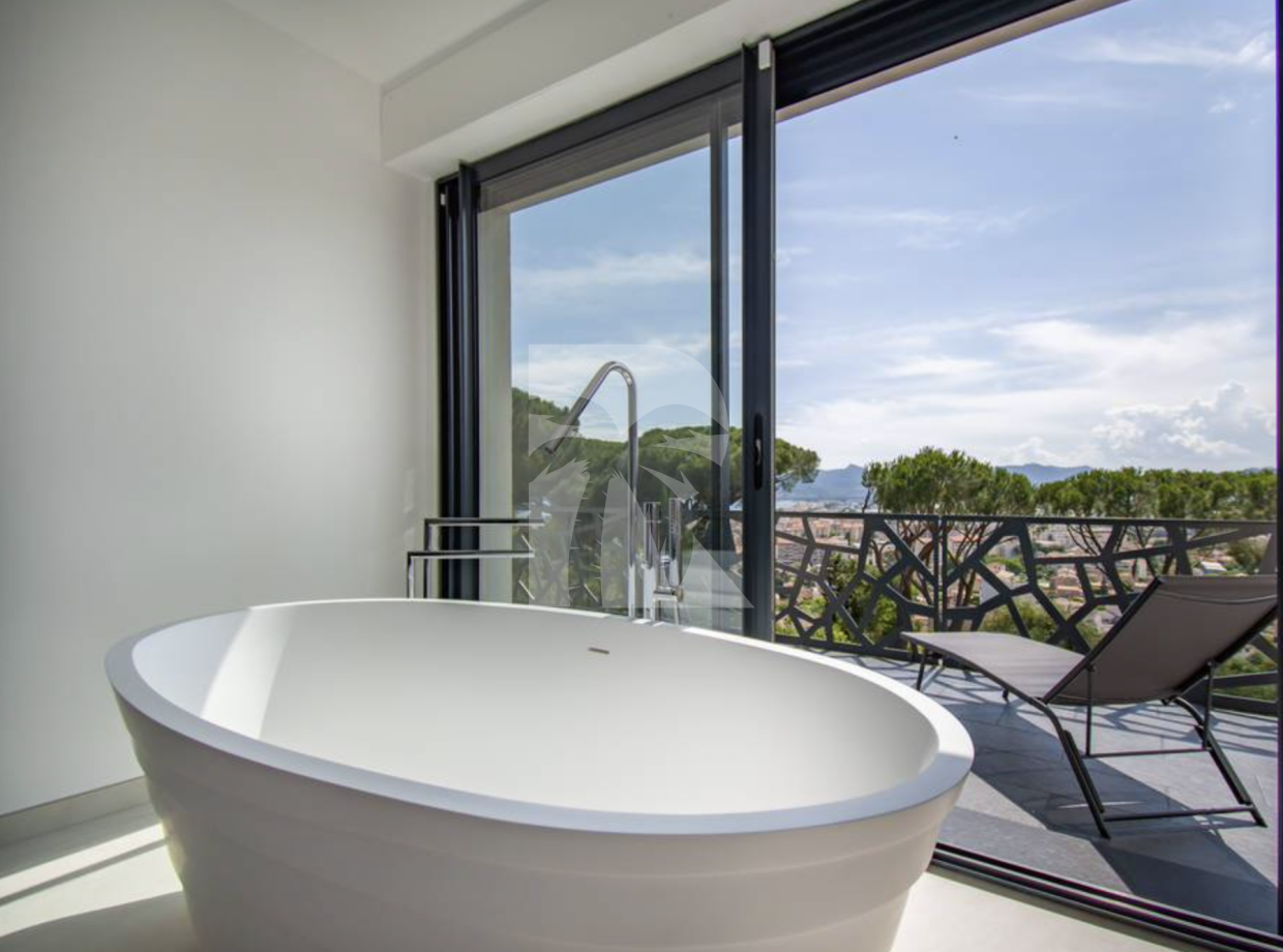 villa in Cannes : Rent this brand new renovated villa up to the hill in La Croix des Gardes - Photo 7