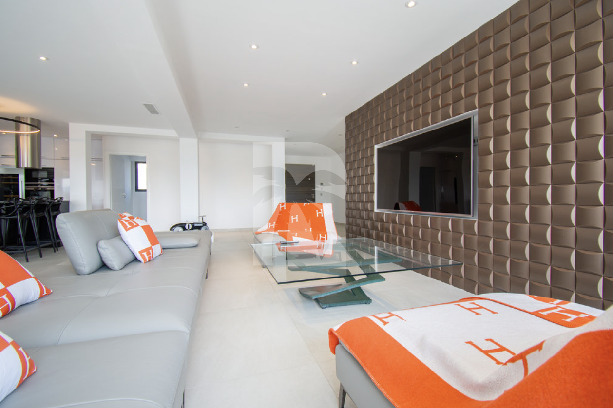 villa in Cannes : Rent this brand new renovated villa up to the hill in La Croix des Gardes - Photo 1