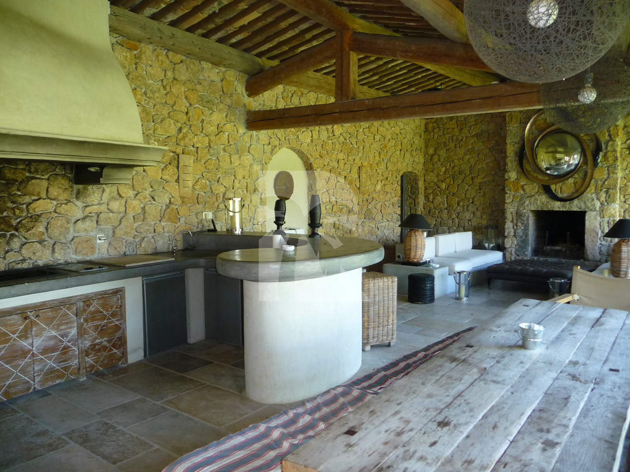 villa in Mougins : Rent this lovely Bastide in Mougins with 6 bedrooms and a tennis court. - Photo 4