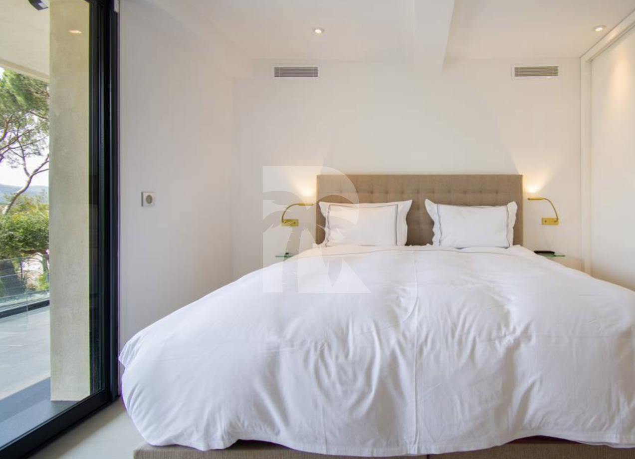 villa in Cannes : Rent this brand new renovated villa up to the hill in La Croix des Gardes - Photo 6