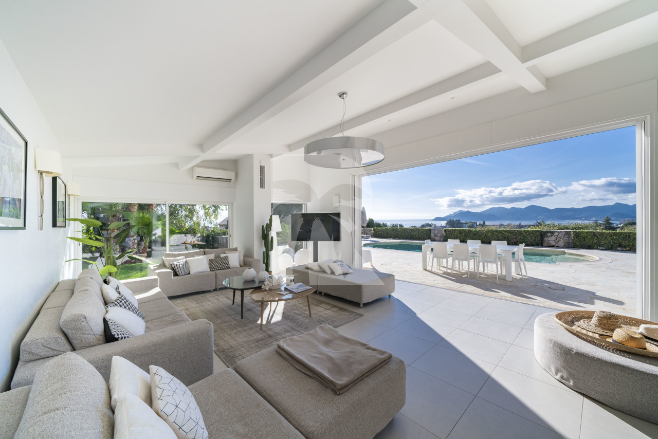 villa in Cannes : Rent this 6 bedroom villa with a gorgeous sea view. - Photo 2